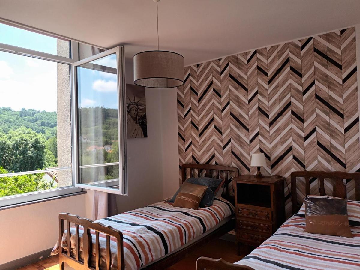 Appartement Chaleureux De 82M2 Proche De Vulcania Pontaumur Екстериор снимка
