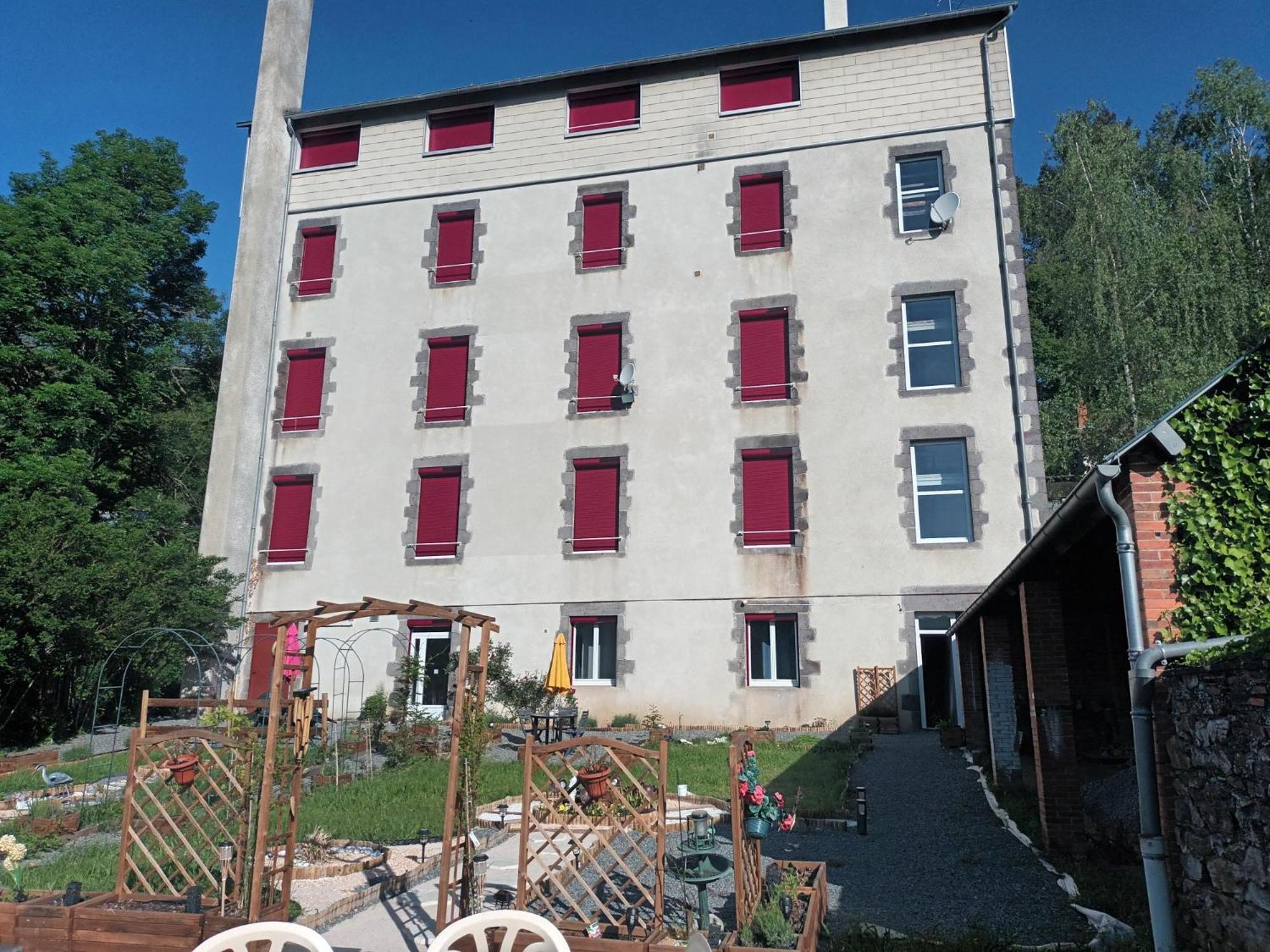 Appartement Chaleureux De 82M2 Proche De Vulcania Pontaumur Екстериор снимка